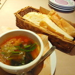 マンマパスタ - スープ(ミネストローネ)と自家製パン