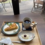 None cafe - アップルパイとブレンドコーヒーのセット
