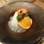 日本料理こまつ - 苺　蜜柑　日向夏