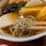 そば切り やぶ - 蕎麦を啜る