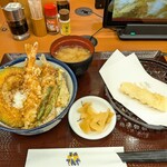 天丼てんや - 料理写真:てんやの天丼 690円 いか 170円