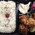 ハッピーランチ - 唐揚げ弁当480円
            
            ゴハンは普通だが唐揚げはやたら旨い
            
            それがハッピーランチのお弁当