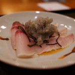 銀座おかもと - 天然縞鯵の焼き霜 京都の黒い辛味大根 塩昆布 2015.2.x