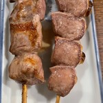 立ち飲み処 おおの屋 - ハラミ(132円)、タン(132円)の塩