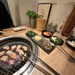 ユッケ 焼肉 生サムギョプサル 手打ち冷麺 ハヌリ - 