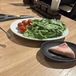 士別成吉思汗 薄野店 - お通し野菜はミニトマトと春菊