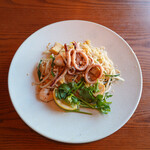 モンスーンカフェ - イカとシャン菜のせパッタイ