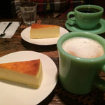 自家焙煎珈琲豆屋cafe use喫茶室 - チーズケーキセット ミルクコーヒーで。