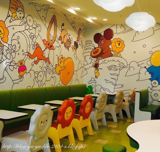 The Photo Of Interior Pon De Lion Park By Mister Donut Tabelog