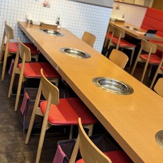 最大で2名様から8名様で同じお席にてお食事頂けます。