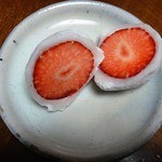 菓匠 花桔梗 本店 - いちご大福中身