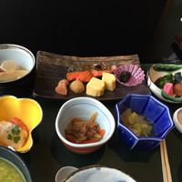 大阪なだ万 - 手前　粕，おそらく粥の味噌（そのまま食べてしまったが），タイタン