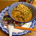 Asian kitchen cafe 百福 - カオソーイ ヌア