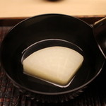 緒方 - 丸大根、だいこんの出汁で頂く