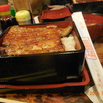 肥前屋 - うな重セット大うなぎ２枚とみそ汁、おしんこ（研究仲間）