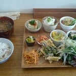 食堂ことぶき - 野菜たっぷりの日替わり定食