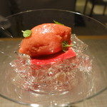 eclat - フランボワーズのムースを　イチゴソルベ　白ワインのジュレを添えて