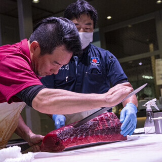 最高峰である国産本マグロだけを扱う老舗仲卸「石司」から仕入れ