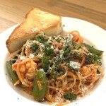 カメイサンのカフェ - エビと季節野菜のトマトパスタ