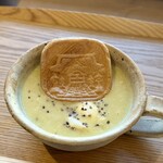 大福茶屋さわた - 春キャベツのポタージュ。サワークリームと最中入り♡