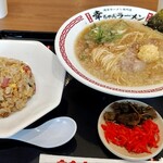 幸ちゃんラーメン - 料理写真:背脂ラーメン＆半チャーハン