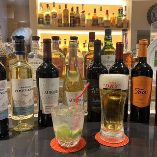 国民的カクテルカイピリーニャなどブラジルや南米のお酒をご用意