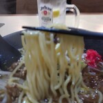 大王亭 - 牛すじラーメン (麺リフトぼけ)