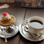 ミュージック喫茶カンビア - プリンとセットのコーヒー
