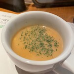 洋食の店 もなみ - じゃがいもの味が薄い。時間帯かもしくはスープの混ぜが足りないのではないか。