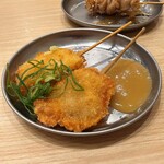 大衆酒場 一番手 - どて串かつ(2本)　218円　