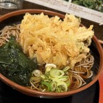 よもだそば - 特大天ぷらそば@650+わかめ@100 どんぶりおおきいし麺も多くない？腹パンです。