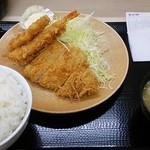 かつや - 海鮮ロースカツ定食８１０円、ご飯大盛１０８円