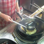 明洋軒 - 天津飯調理中