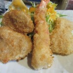 おいしい台所12カ月 - フライは、エビ、イカ、豚ひれ2枚の盛り合わせ