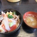 藤まつ寿し - ちらし寿司と味噌汁
