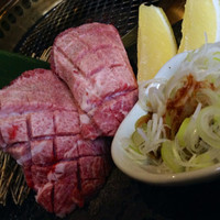 焼肉の龍園 小倉本店 - 厚切り塩タン
