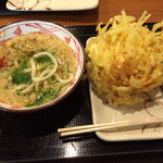 丸亀製麺 - 大きな野菜かき揚げです。