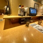 とびっちょ - 1階はカウンター
            2階席もあり⤴︎︎⤴︎