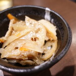 焼鳥もつ鍋だるま - お通し　きんぴら　300円