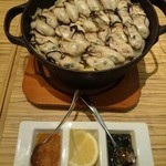 キンカウーカ オイスターバー 小田急新宿店 - 温かい牡蠣のメニューから、「牡蠣の豪快蒸し」を頼んだら、
                                こんなんでてきました◎