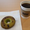 DeCUP COFFEE - ①ベイクド・ドーナッツ《抹茶》(税込248円)
チョコチップ入り抹茶生地の焼きドーナッツ
揚げて無いので食べ易い
①HOT珈琲(税込248円)
アメリカーノなのでボリュームは有るけど味は薄い