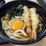 名代 箱根そば - 料理写真:海老天うどんに生玉子をトッピング