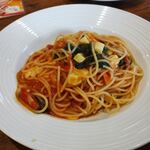 オリーブの丘 - 料理写真:ほうれん草とベーコンのモッツァトマトセット759円