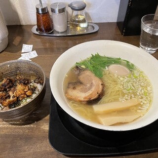 麺らいけん - 料理写真:煮ちゃーしゆー麺　トッピング味玉　肉丼
