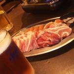 Beer＆BBQ KIMURAYA - ビール飲みながら鉄板が暖まるのを待つ…　この期待感がたまらない。