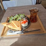 ENO COFFEE - ハムたまごホットサンド、アイスティー