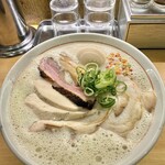 濃厚鶏そば 葵 - 料理写真: