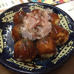 おおのさんちのたこ焼き - 店内ではお皿で出てきます