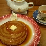 ムレスナ ティーハウス - パンケーキにかけてくれる紅茶のシロップがステキな香りでした♪