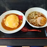 めん翔 - 料理写真:●醤油ラーメン＋天津飯セット　990円

が祝日なのに頼めたので、そちらを注文してみた

このセットで千円以下なのは
大陸系ではない、イマドキのラーメン店だと
かなりお得なのではないか？　と思える